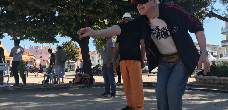 Côte d’Azur: Ça pointe… les yeux bandés, le premier tournoi de pétanque aveugle organisé à Cagnes-sur-Mer