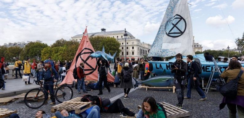 Extinction Rebellion: Le blocage au centre de Paris se poursuit