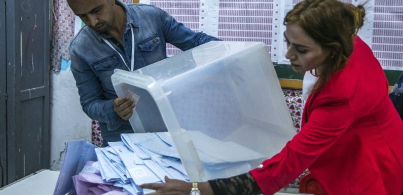 Législatives en Tunisie : Ennahdha et le parti de Nabil Karoui revendiquent chacun la victoire