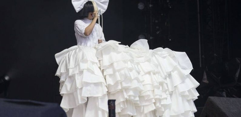 La chanteuse Sia dévoile être atteinte du syndrome d’Ehlers-Danlos