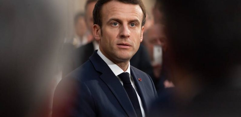 « Le port du voile dans l’espace public n’est pas mon affaire », estime Emmanuel Macron