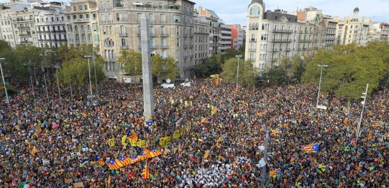 Espagne : Un demi-million de manifestants indépendantistes défilent dans les rues de Barcelone
