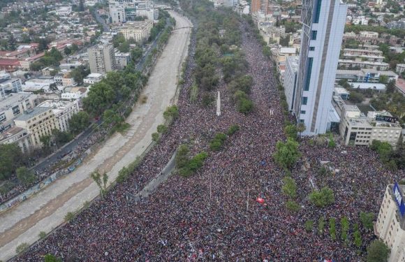 Chili: Plus d’un million de manifestants mettent le gouvernement sous pression