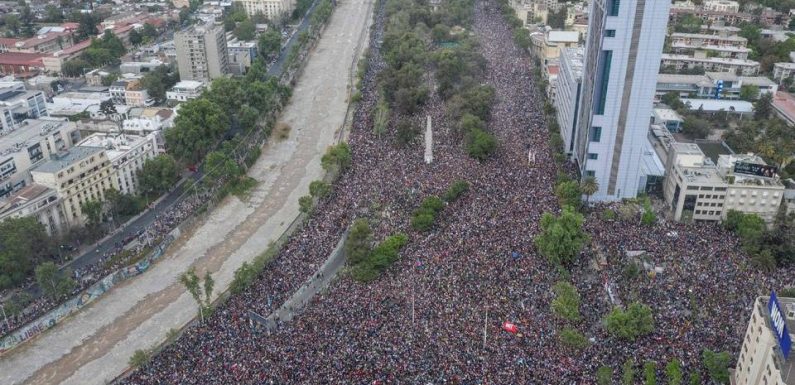 Chili: Plus d’un million de manifestants mettent le gouvernement sous pression