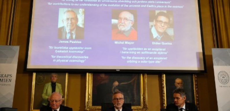 Le prix Nobel de physique 2019 décerné à des cosmologues, un Canado-Américain et deux Suisses