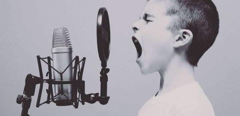 VIDEO. Journée internationale de la musique : Peut-on apprendre à chanter juste quand on chante comme une casserole ?
