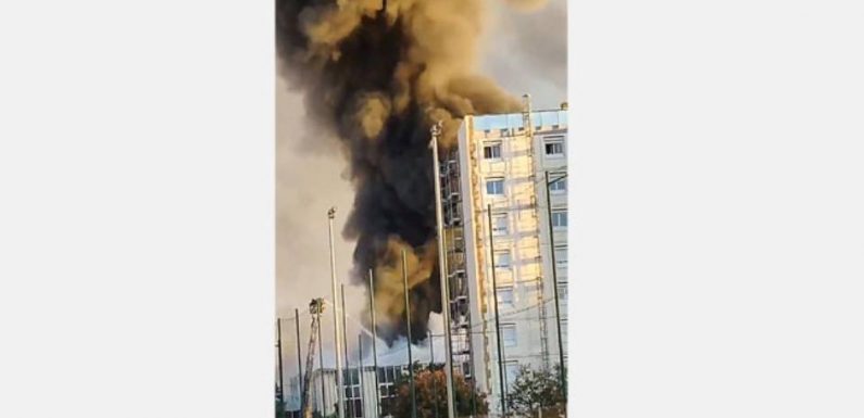 Incendie à Villeurbanne : Un gros feu dans une pépinière d’entreprises provoque d’énormes fumées noires