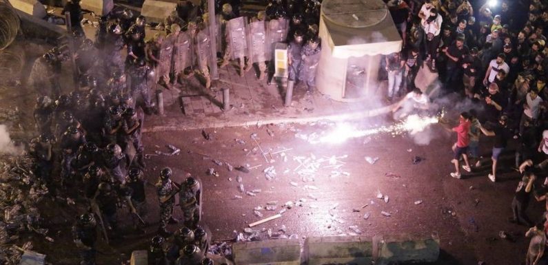 Manifestation au Liban: Elle donne un coup de pied dans l’entrejambe d’un garde ministériel et devient un symbole