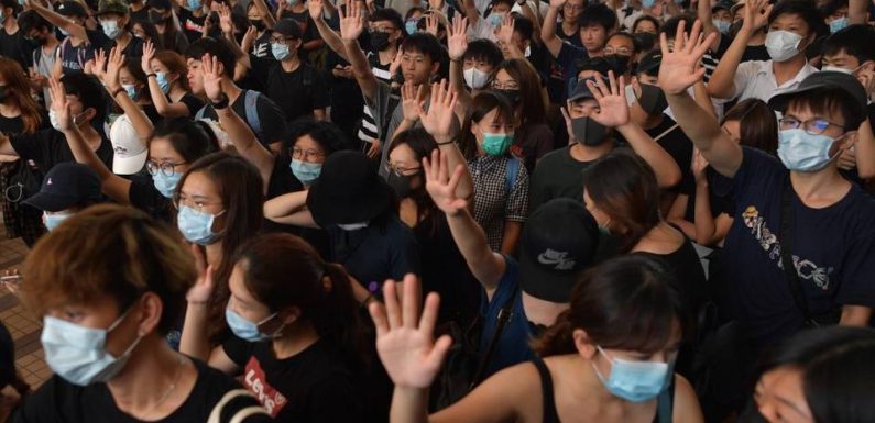 Crise à Hong Kong : Sit-in devant l’école ou un manifestant a été blessé par balle