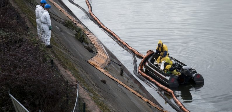 Les équipes de dépollution de Lubrizol sont-elles suffisamment protégées ?