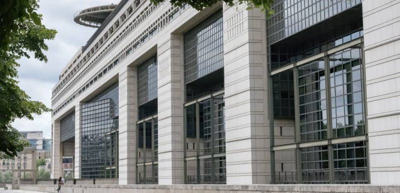 Quels effets la baisse des charges patronales au niveau du SMIC peut-elle avoir sur l’emploi et la compétitivité ?