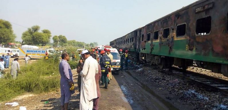 Pakistan : Au moins 65 morts dans l’incendie d’un train de passagers