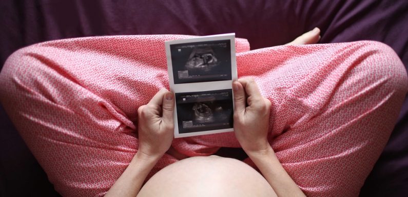 « Je suis allé aux pompes funèbres encore enceinte ». Elles ont vécu une interruption médicalisée de grossesse et le « délai de réflexion » imposé