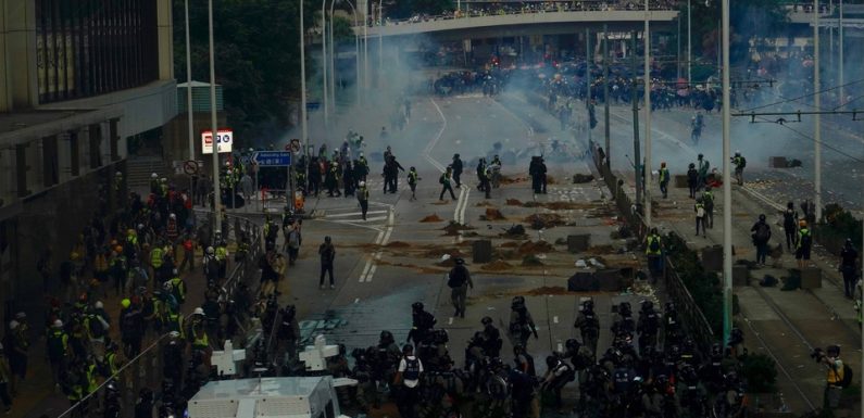 Hong Kong : Un manifestant prodémocratie blessé par balle réelle