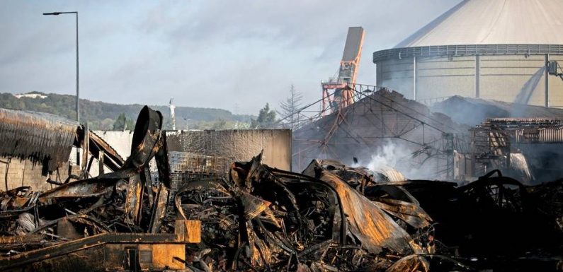Incendie de l’usine Lubrizol à Rouen : « Pour la population, il y a trois risques : l’inhalation, le contact cutané ou l’ingestion »