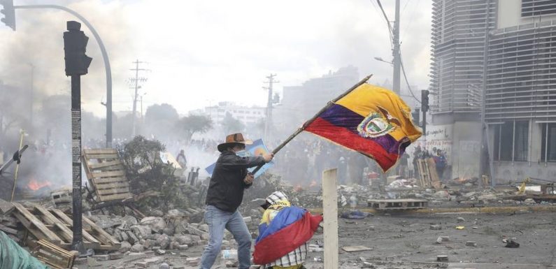 Equateur: Chaos à Quito, sous couvre-feu et contrôle militaire