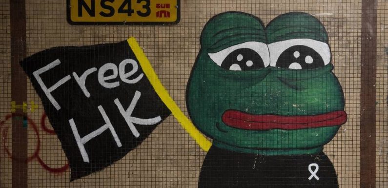 Crise à Hong Kong : Quand des manifestants offrent une nouvelle vie à « Pepe la grenouille », symbole de l’ultradroite sur le Web