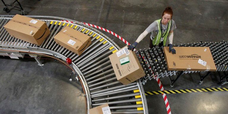 Amazon utilise une IA qui licencie automatiquement les ouvriers