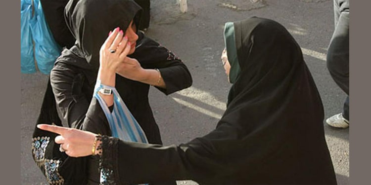 Répression des femmes: 50 coups de fouet pour un cours de Yoga en Iran