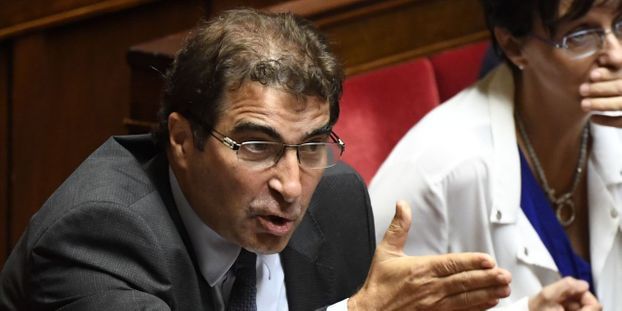 Le nouveau président des Républicains Christian Jacob veut interdire le port du voile lors des sorties scolaires