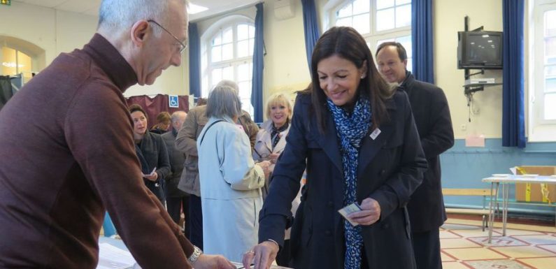 Municipales à Paris : Anne Hidalgo (PS) délaisse le XVe arrondissement pour le XIe