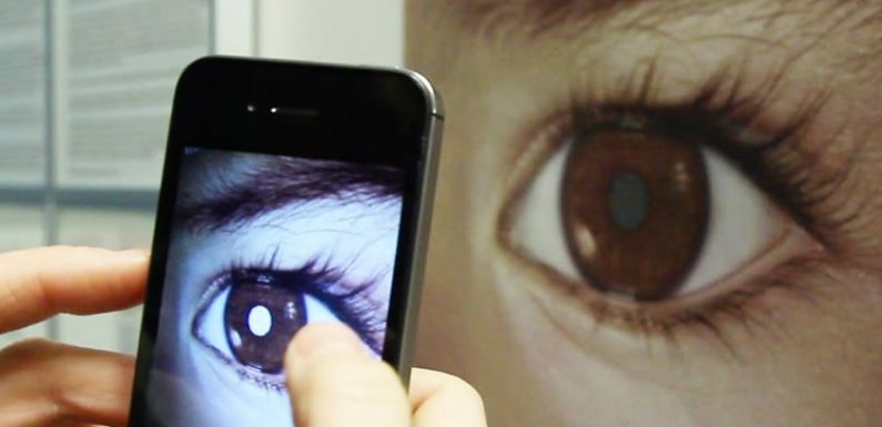 Un homme perd la vue à force d’utiliser son smartphone la nuit