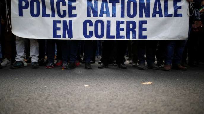 « Vous êtes là, patron ! » Officiers, commissaires et gardiens de la paix ont défilé côte à côte pour dire que « la police va mal »