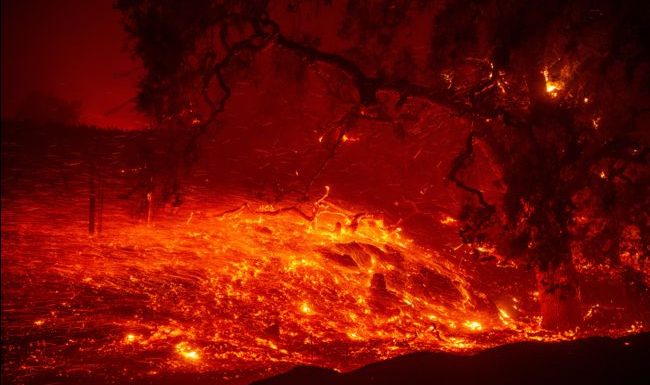 Californie: la saison des incendies bat son plein, des milliers de personnes évacuées