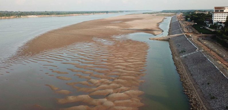 Mekong River falls to critical level, sand dunes emerge