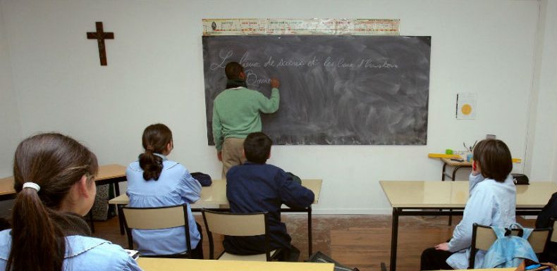 Instruction obligatoire dès trois ans : les établissements cathos empochent 200 millions au passage
