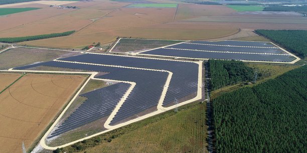 Une centrale solaire de 40.000 panneaux photovoltaïques inaugurée en Gironde