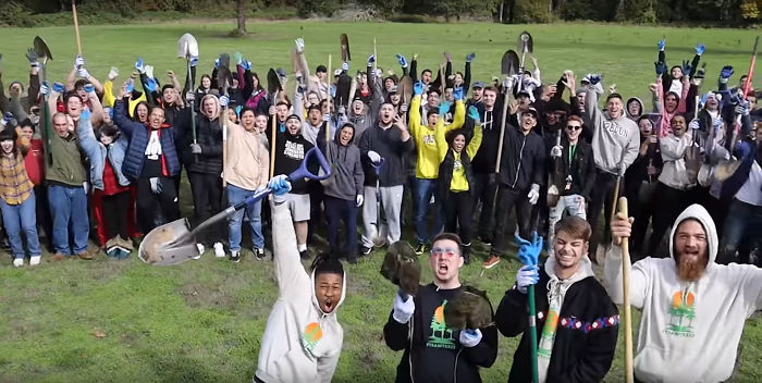 600 youtubeurs s’unissent pour planter 20 millions d’arbres