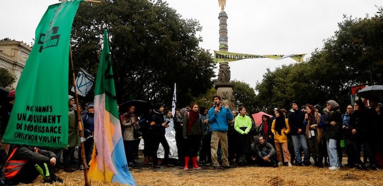 Reportage : avec les militants d' »Extinction Rebellion », place du Châtelet à Paris