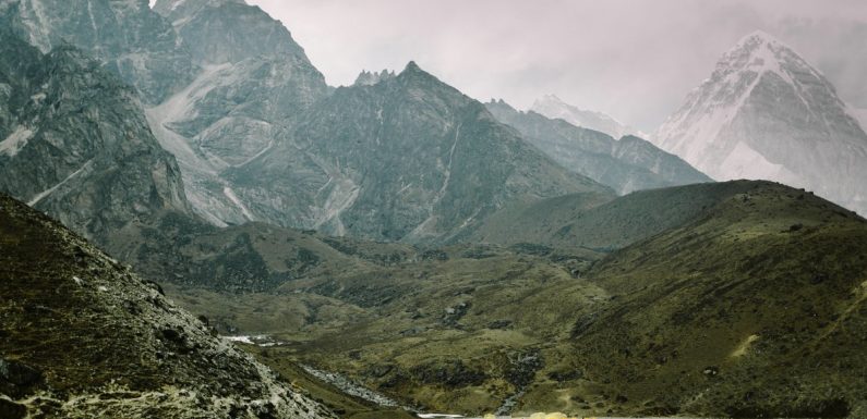 Au Népal, le Toit du Monde en alerte