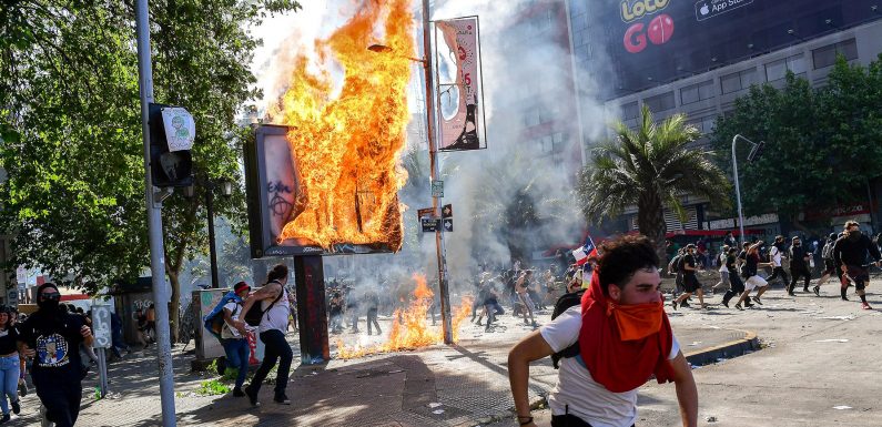 Chili : 11 morts. La révolte populaire sous l’ombre de Pinochet