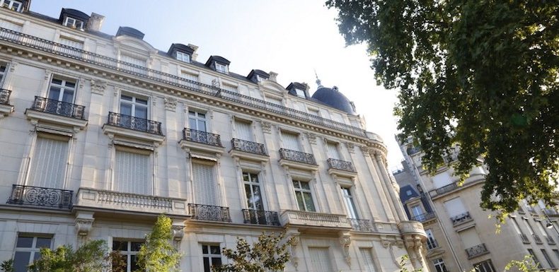 Appartement de Jeffrey Epstein : « Comment un lieu de viol pourrait-il servir pour se soigner d’un viol ? »