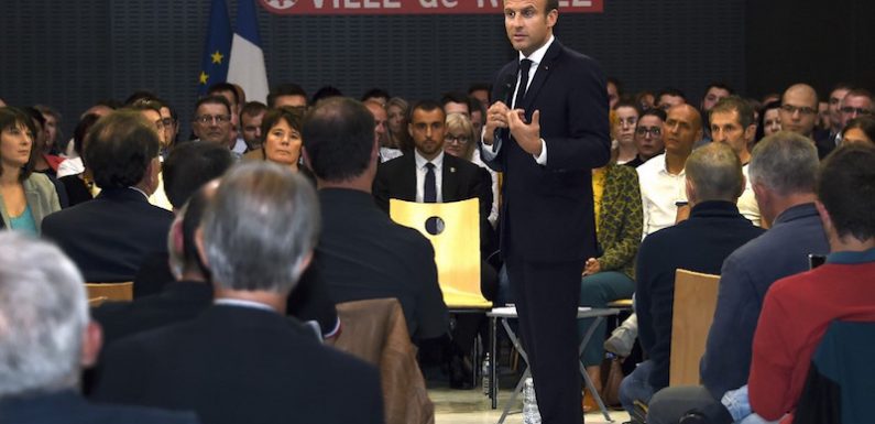 « C’est de la pipe » : à Rodez, Emmanuel Macron communique… sans vraiment rassurer
