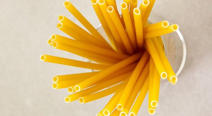 En Italie, les bars distribuent des pailles en pâtes pour en finir avec les pailles en plastique