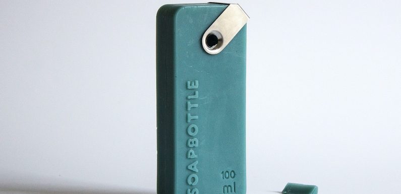 Cette bouteille de savon 100% biodégradable est entièrement constituée… de savon