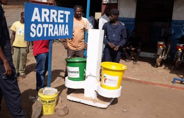Mali: Les femmes au cœur de l’assainissement dans les six communes de Bamako : 500 poubelles offertes par le ministre Housseynou Amion Guindo