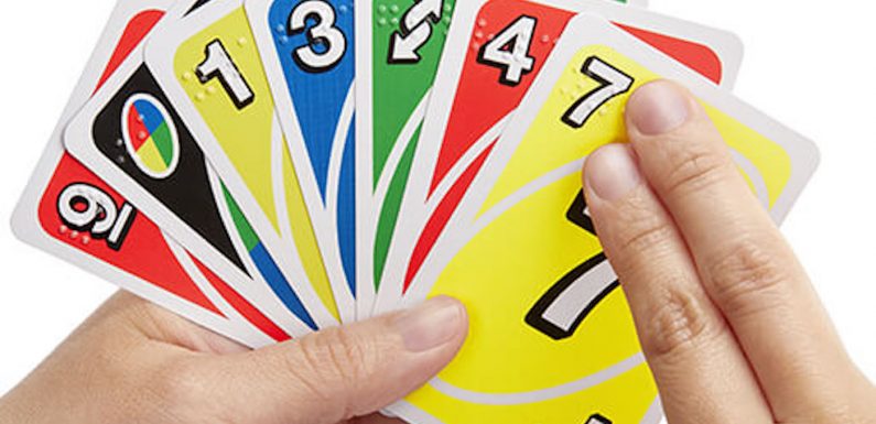 Mattel lance une version d’UNO en braille pour les joueurs non-voyants