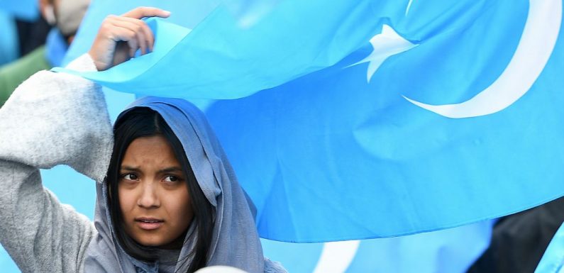 Des femmes ouïghoures forcées de dormir avec des hommes envoyés par le régime chinois