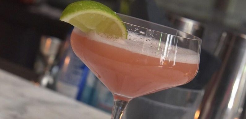 Un bar de Dubaï offre des boissons gratuites en fonction du poids des femmes