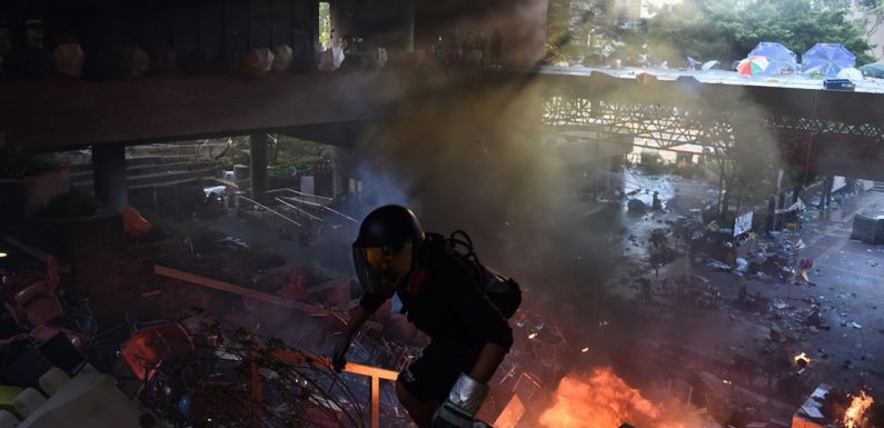 A Hong Kong, scènes chaotiques autour d’un campus universitaire