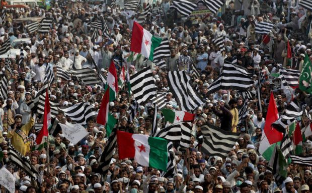 Pakistan : les femmes interdites à la manifestation pour la démission du Premier ministre organisée par les islamistes