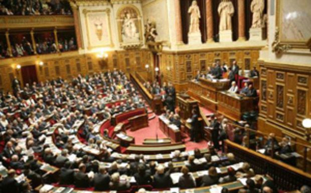 Vote sur le voile : une sénatrice LR, qualifiée de «nazie», porte plainte pour «menaces»