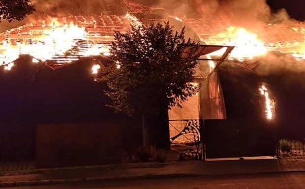 Chanteloup-Les-Vignes (78) : un chapiteau incendié, des policiers victimes d’un guet-apens, les pompiers attaqués au mortier (MàJ)