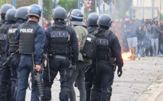 Mantes-la-Jolie (78) : « il y a bien un policier qui peut mourir lors d’un prochain guet-apens », des jeunes justifient les violences