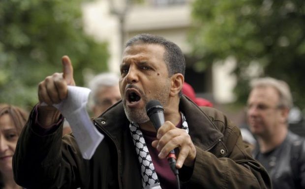Qui est Abdelaziz Chaambi, qui a violemment insulté Zemmour devant les locaux de CNews ?
