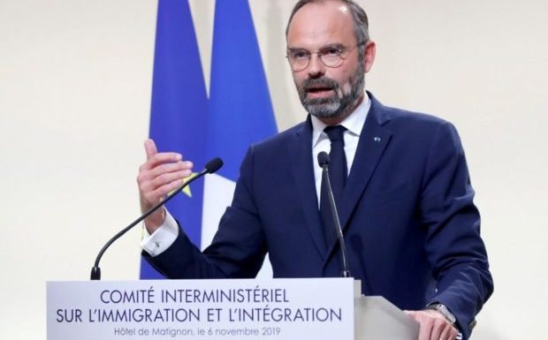 Politique migratoire du gouvernement : «Elle conforte l’association entre immigration, fraude et chômage» (Edito du Monde)